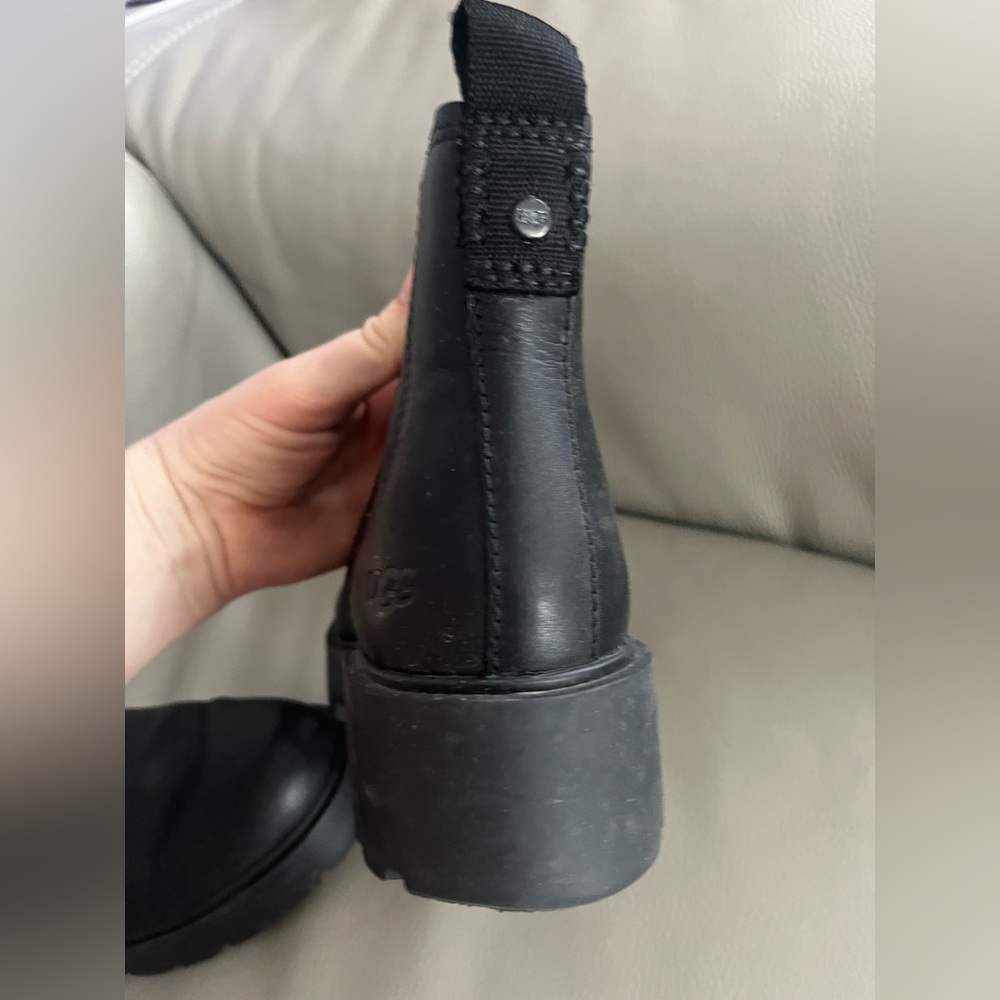 Markstrum UGG black booties - Picture 4 of 11